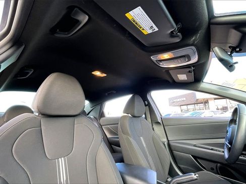 Used 2025 Hyundai Elantra Sport image 22