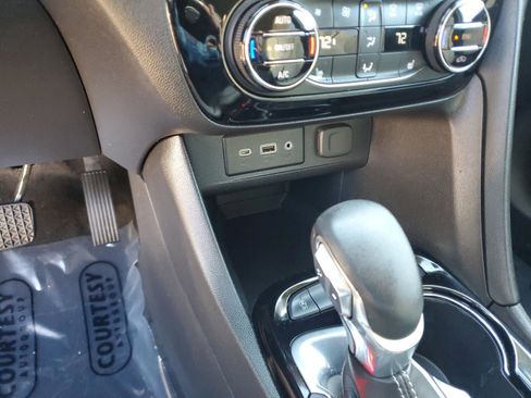 Used 2021 Buick Encore GX Select w/ Sport Touring Package image 25