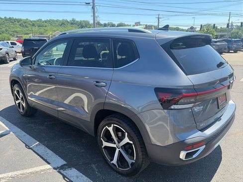 Used 2025 Volkswagen Taos SEL AWD/4WD image 5