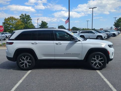 Used 2025 Jeep Grand Cherokee Limited AWD/4WD image 3