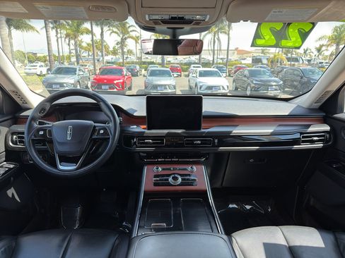 Used 2022 Lincoln Aviator Reserve image 11
