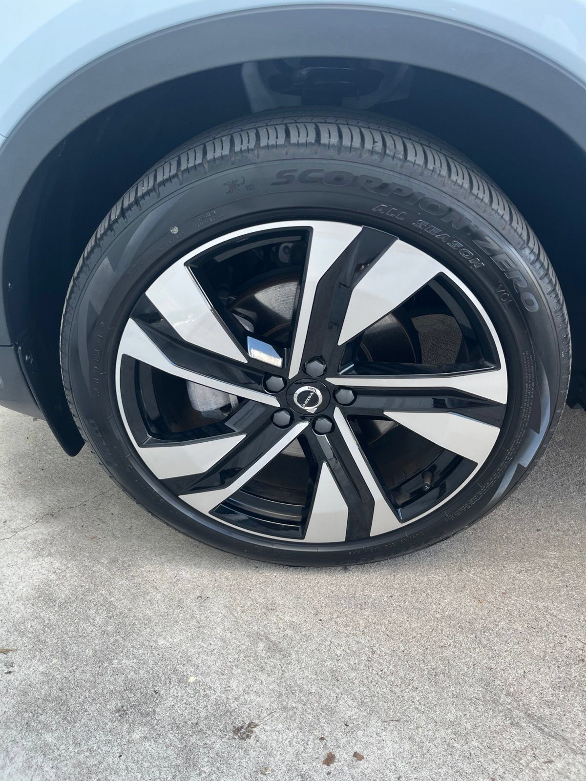 Used 2024 Volvo XC40 B5 Plus w/ Protection Package Premier AWD/4WD image 27