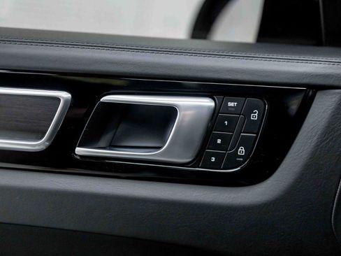 Used 2022 Porsche Cayenne GTS AWD/4WD image 40