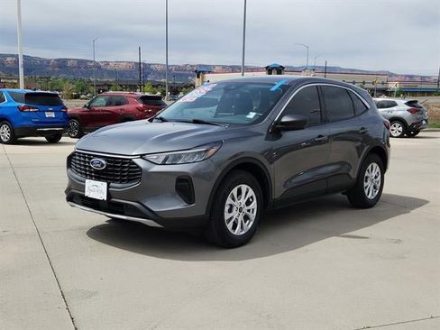 Used 2023 Ford Escape Active AWD/4WD image 2