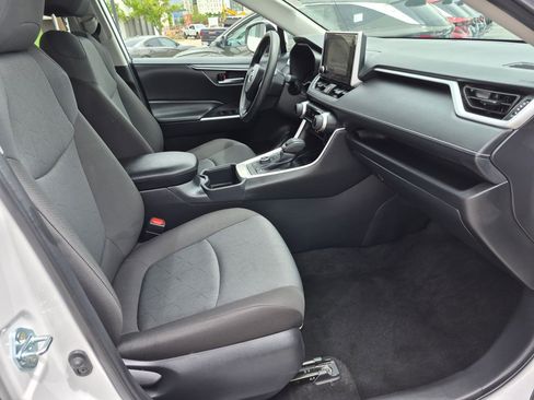Used 2025 Toyota RAV4 XLE AWD/4WD image 32
