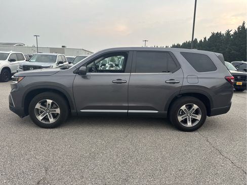 Used 2025 Honda Pilot EX-L image 2