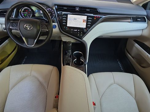 Used 2020 Toyota Camry XLE image 15