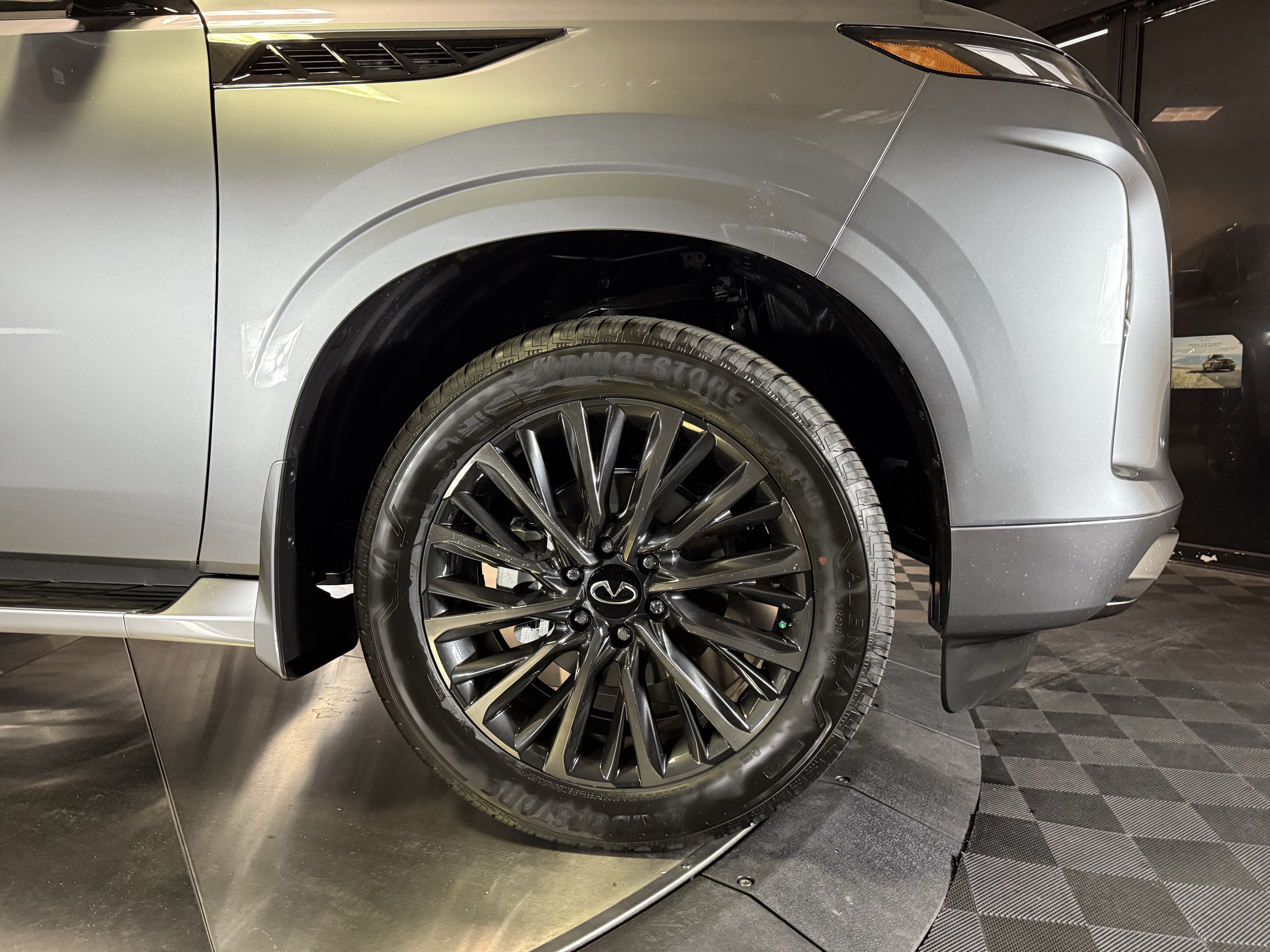 New 2026 INFINITI QX80 Autograph w/ Premium Cargo Package AWD/4WD image 9