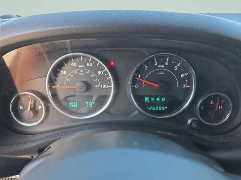 Used 2017 Jeep Wrangler Unlimited Sahara AWD/4WD image 35