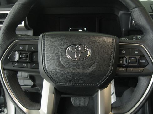 New 2025 Toyota 4Runner SR5 image 9