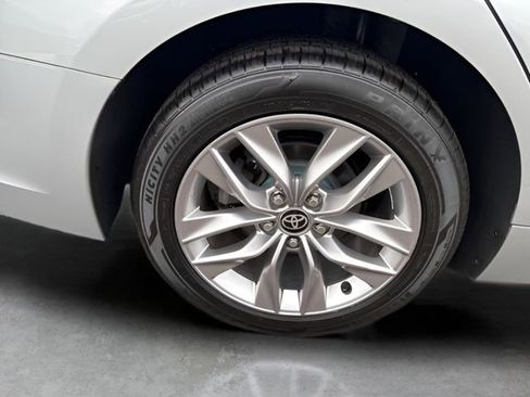 Used 2021 Toyota Avalon XLE image 11