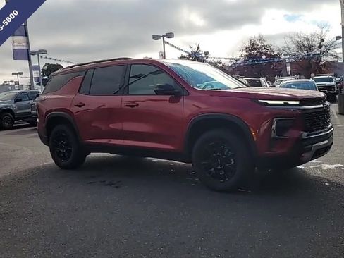 New 2025 Chevrolet Traverse Z71 w/ Enhanced Driving Package image 3