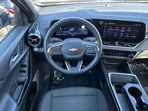 Used 2025 Chevrolet Equinox LT image 35