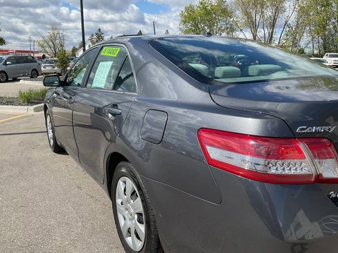 Used 2011 Toyota Camry LE FWD image 5