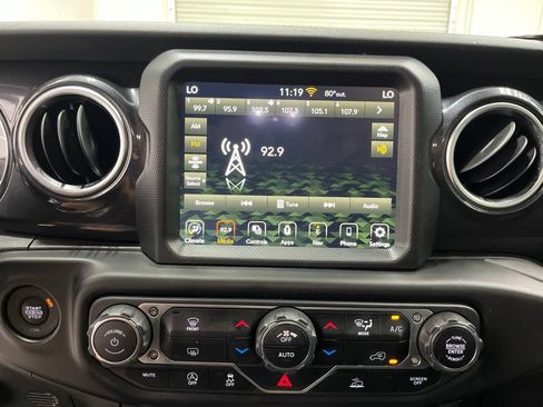 Used 2022 Jeep Wrangler Unlimited Sahara AWD/4WD image 24
