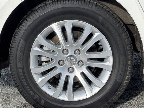 Used 2015 Toyota Sienna L image 26