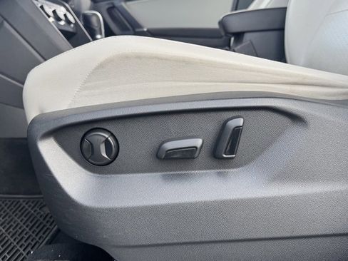 Used 2018 Volkswagen Tiguan SE image 20