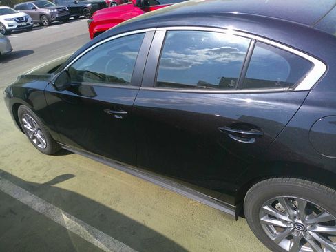 Used 2021 MAZDA MAZDA3 s image 9