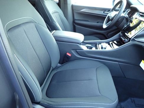 New 2025 Jeep Grand Cherokee Laredo X image 11