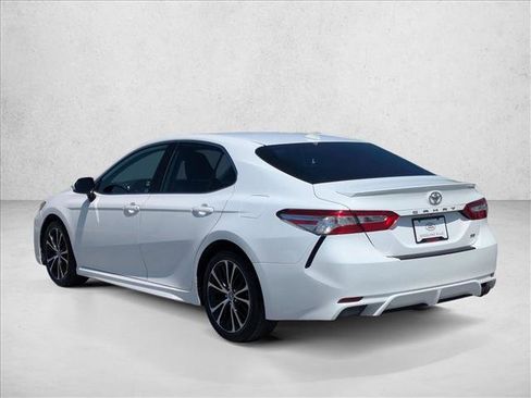 Used 2020 Toyota Camry SE w/ Convenience Package FWD image 8