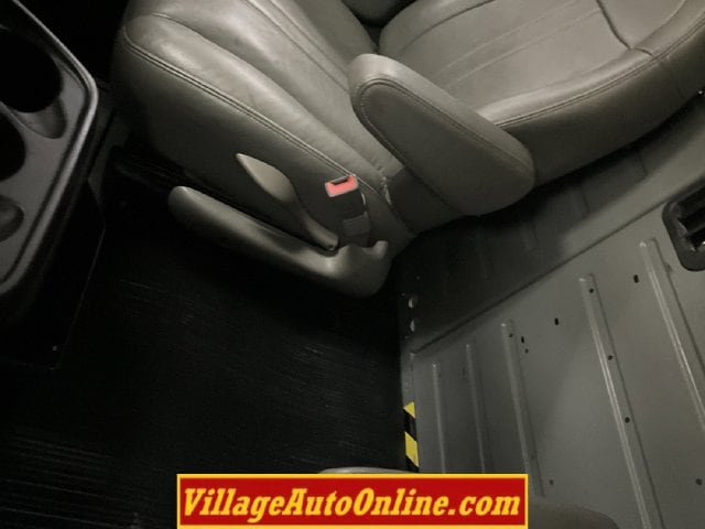 Used 2017 Chevrolet Express 2500 RWD image 18
