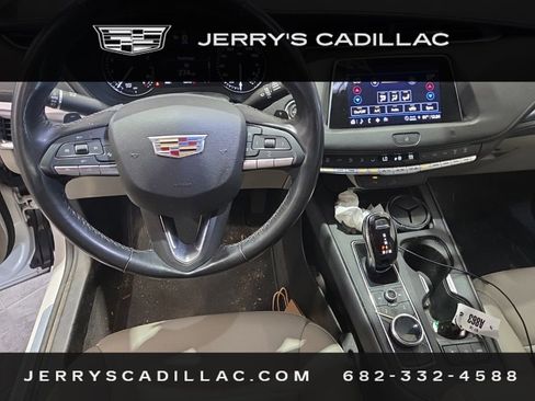 Used 2021 Cadillac XT4 Luxury FWD image 9