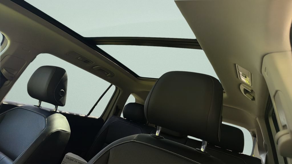 Certified 2022 Volkswagen Tiguan SE FWD image 17