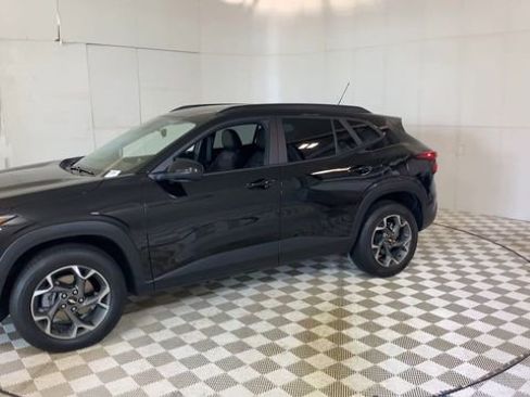 Used 2024 Chevrolet Trax LT w/ Driver Confidence Package FWD image 7