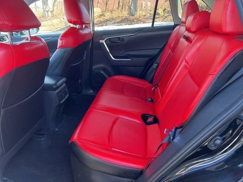 Used 2021 Toyota RAV4 LE image 15