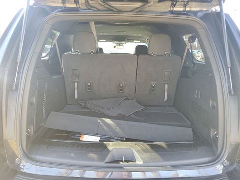 Used 2023 Chevrolet Suburban LS image 8