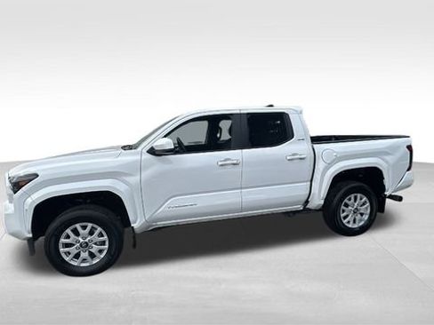Used 2024 Toyota Tacoma SR5 image 4
