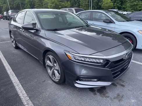 Used 2018 Honda Accord Touring image 2