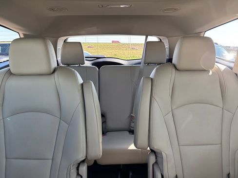 Used 2020 Buick Enclave Essence w/ Sound and Sites Package AWD/4WD image 32
