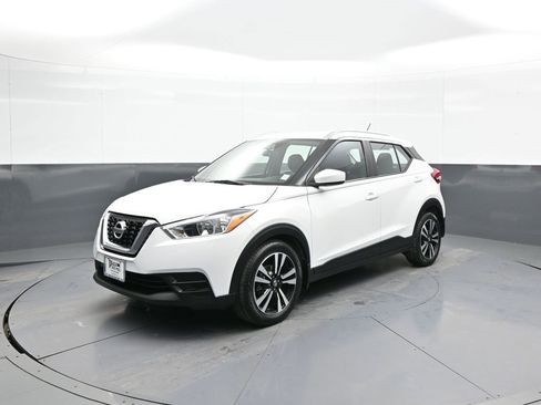 Used 2018 Nissan Kicks SV image 1