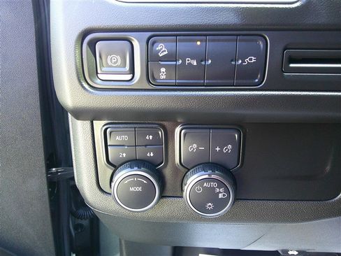 Used 2021 Chevrolet Tahoe Z71 image 13