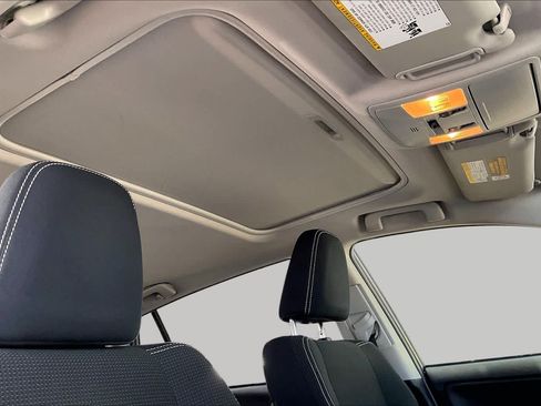 Used 2018 Toyota RAV4 XLE AWD/4WD image 14