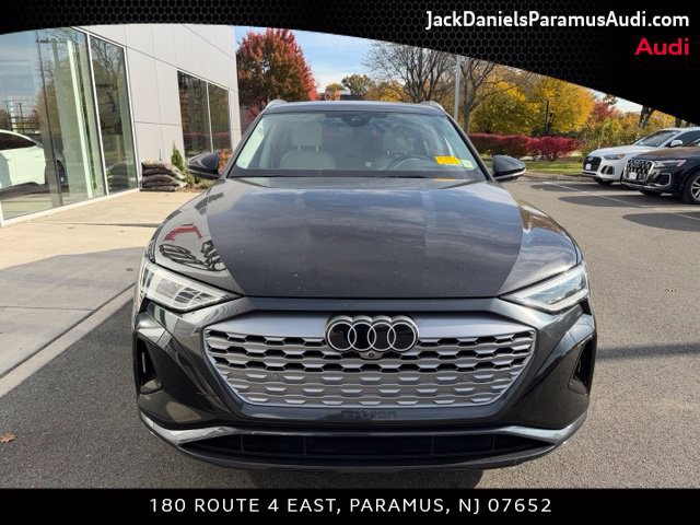 Used 2024 Audi Q8 e-tron Premium Plus w/ Premium Plus Package AWD/4WD image 2