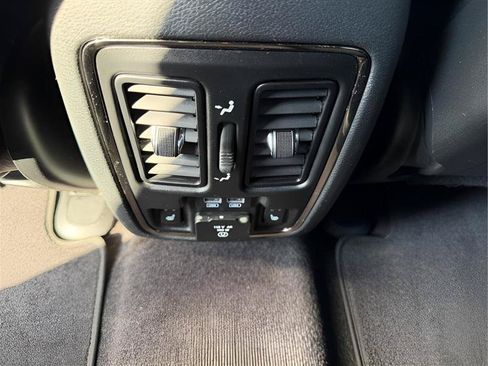Used 2018 Dodge Durango SRT w/ Technology Group AWD/4WD image 26