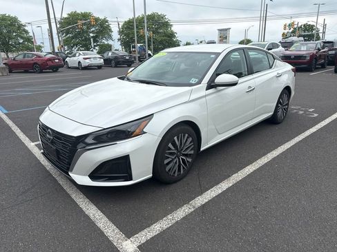 Used 2023 Nissan Altima 2.5 SV FWD image 4