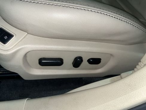 Used 2017 Ford Taurus Limited FWD image 14