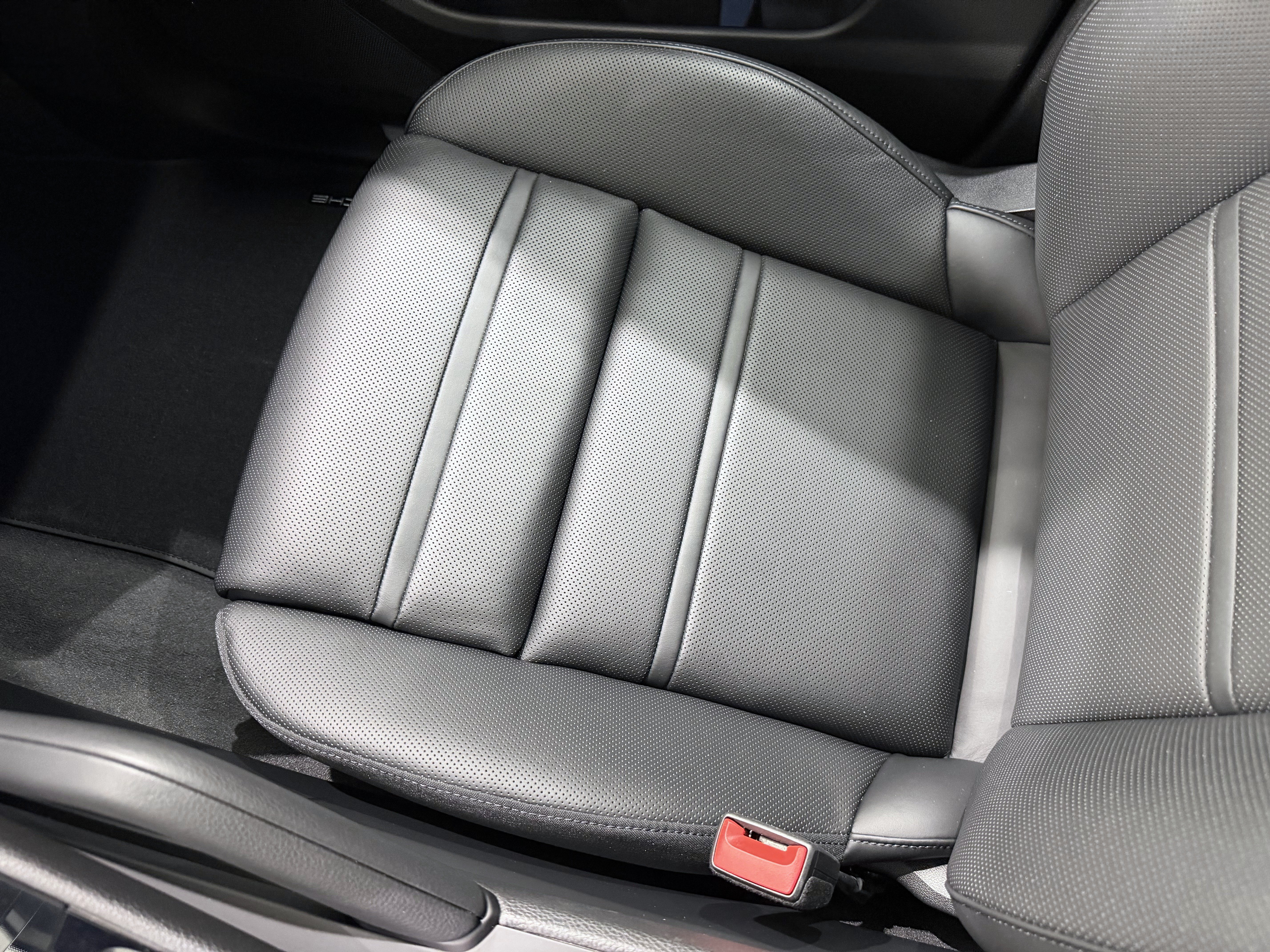 Certified 2024 Porsche Cayenne Coupe AWD/4WD image 57