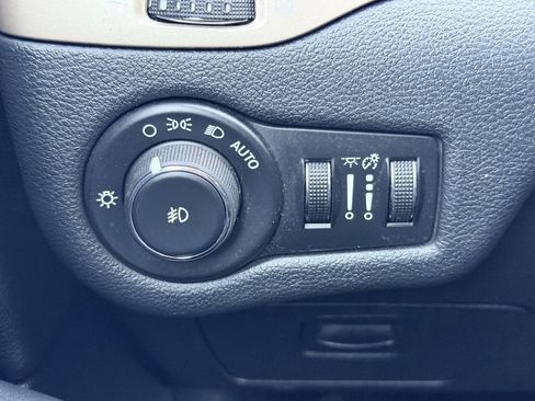 Used 2016 Jeep Cherokee Latitude AWD/4WD image 14