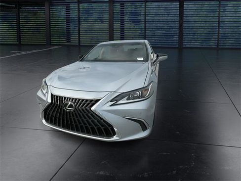 Certified 2022 Lexus ES 350 w/ Premium Package image 4