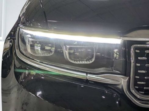 Certified 2022 Jeep Grand Wagoneer Series III w/ Rear Seat Video Group 1 AWD/4WD image 9