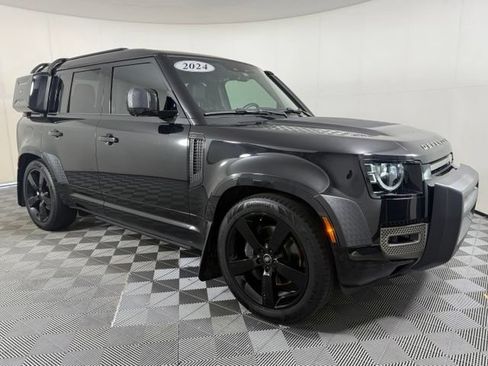 Used 2024 Land Rover Defender 110 X-Dynamic SE AWD/4WD image 10