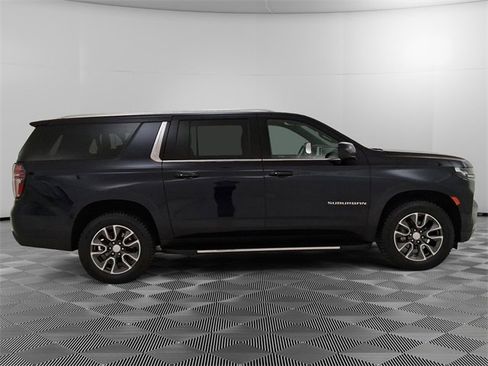 Used 2021 Chevrolet Suburban LT image 2