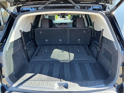 Used 2025 Nissan Pathfinder SV FWD image 33