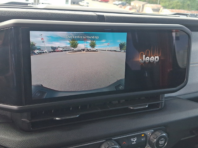 Used 2025 Jeep Gladiator Sport AWD/4WD image 18