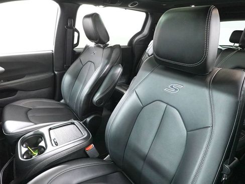 Used 2024 Chrysler Pacifica Touring-L w/ S Appearance Package image 12