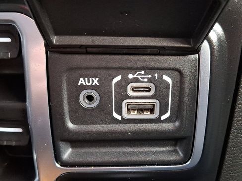 Used 2022 Jeep Gladiator Sport image 23